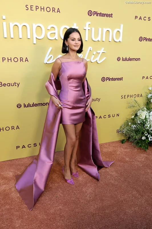 Selena Gomez photo 19 of 3523