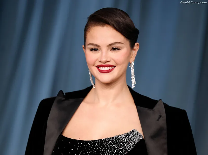 Selena Gomez photo 20 of 3523