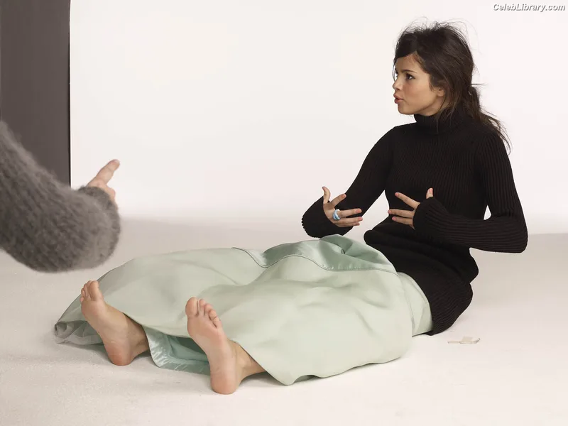 Selena Gomez photo 11 of 3523