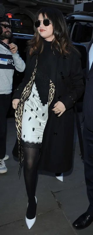 Selena Gomez photo 8 of 3523