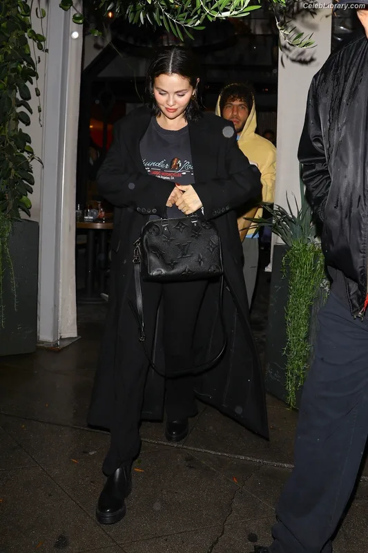 Selena Gomez photo 12 of 3523