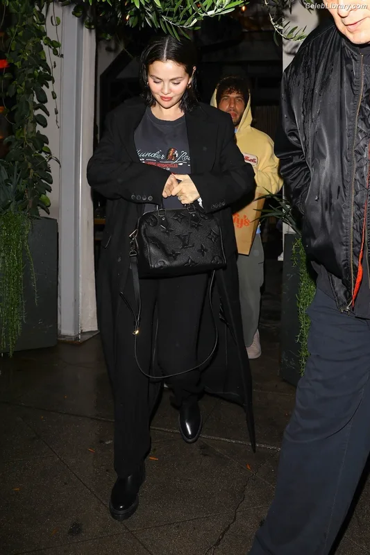 Selena Gomez photo 13 of 3523