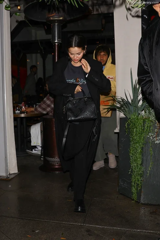 Selena Gomez photo 17 of 3523