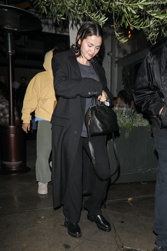 Selena Gomez photo 22 of 3523