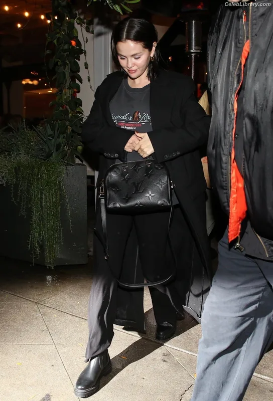 Selena Gomez photo 23 of 3523