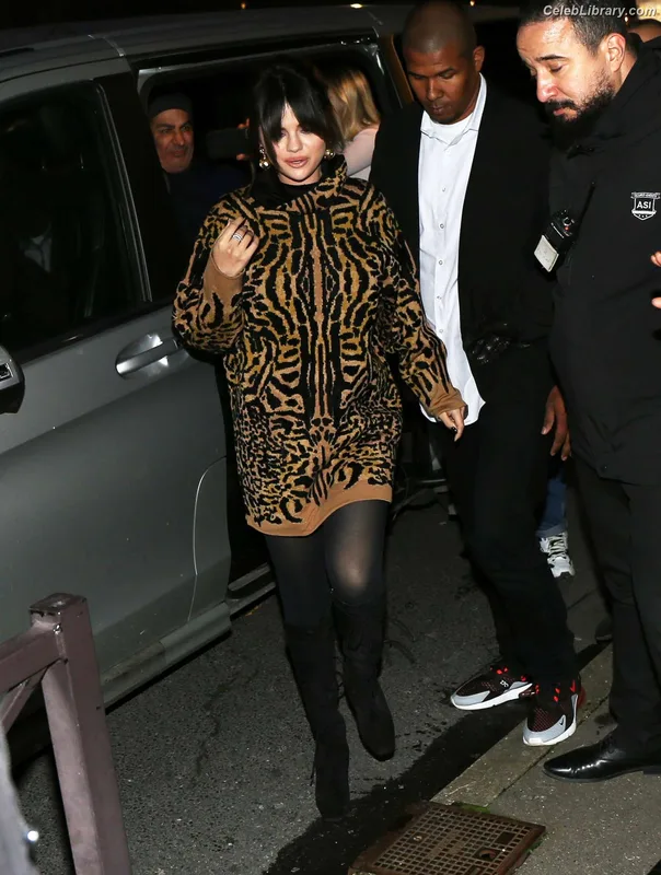 Selena Gomez photo 8 of 3523
