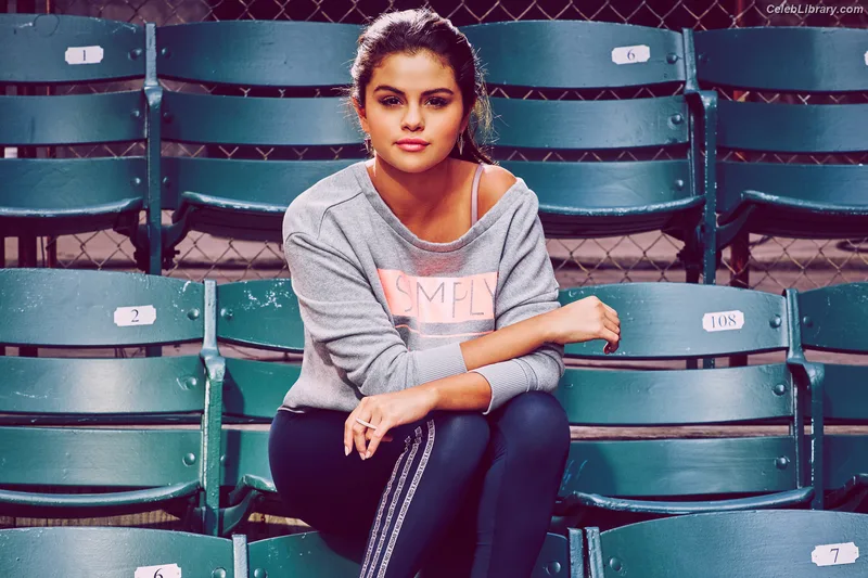 Selena Gomez photo 12 of 3523