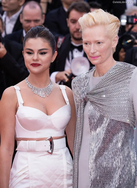Selena Gomez photo 19 of 3523