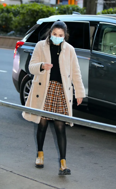 Selena Gomez photo 15 of 3523