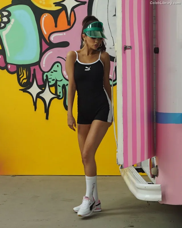 Selena Gomez photo 17 of 3523