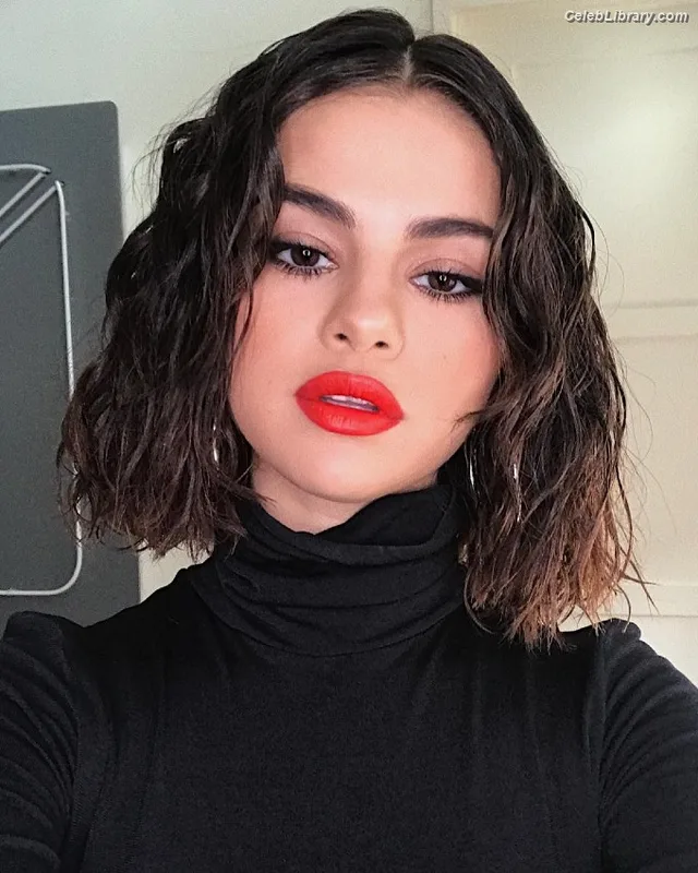 Selena Gomez photo 24 of 3523