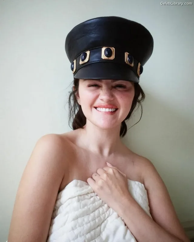 Selena Gomez photo 10 of 3523