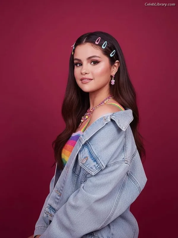Selena Gomez photo 3 of 3523