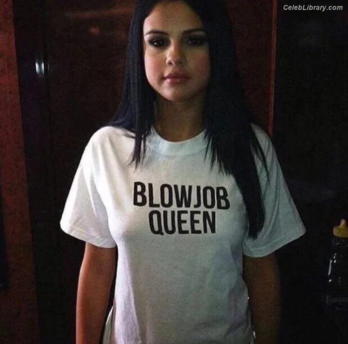 Selena Gomez photo 4 of 3523