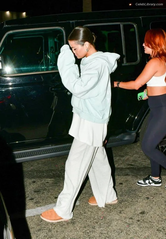 Selena Gomez photo 10 of 3523