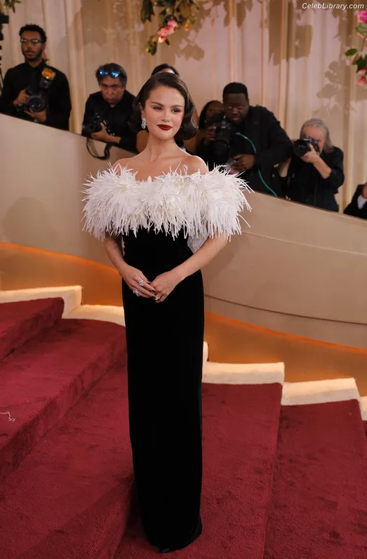 Selena Gomez photo 21 of 3523
