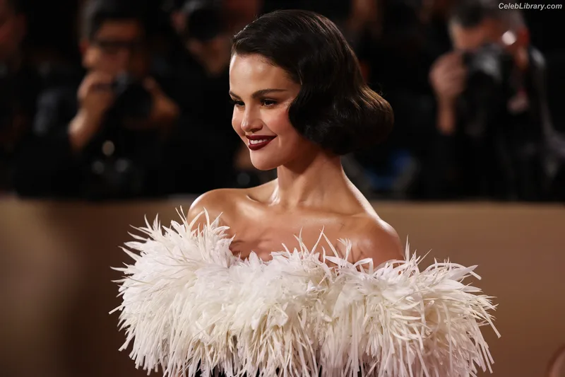 Selena Gomez photo 22 of 3523