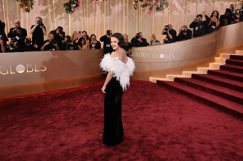 Selena Gomez photo 10 of 3523