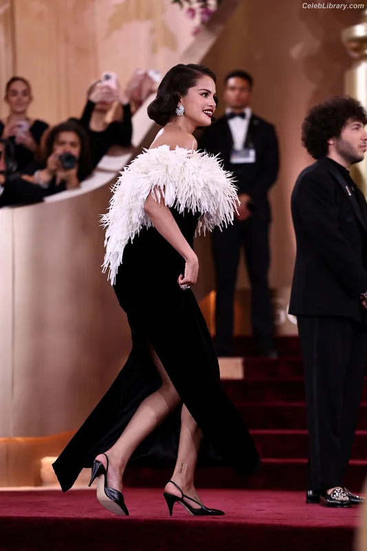 Selena Gomez photo 23 of 3523