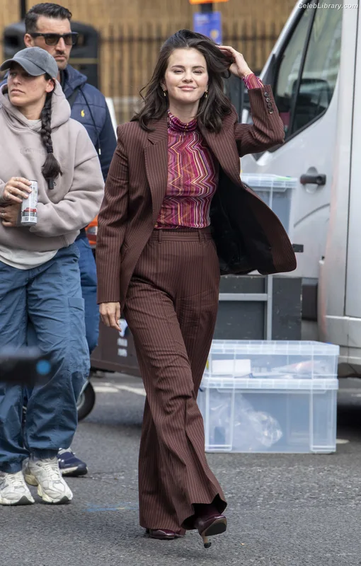 Selena Gomez photo 3 of 3523