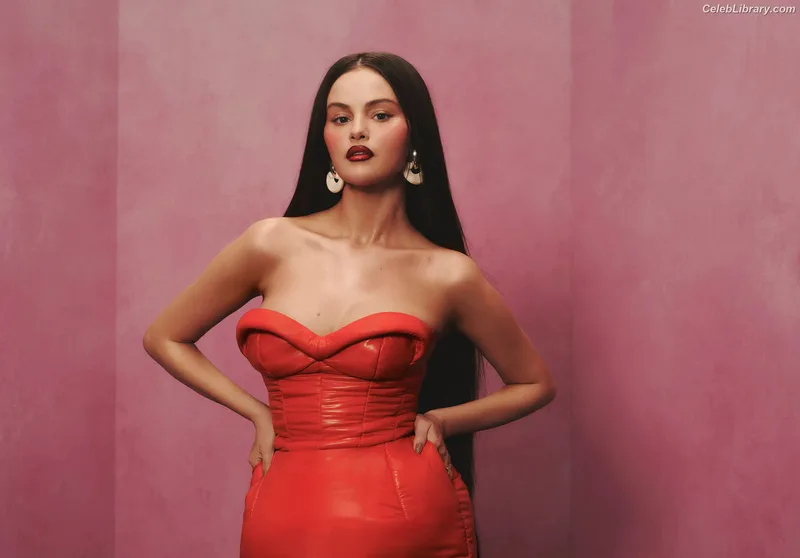Selena Gomez photo 11 of 3523