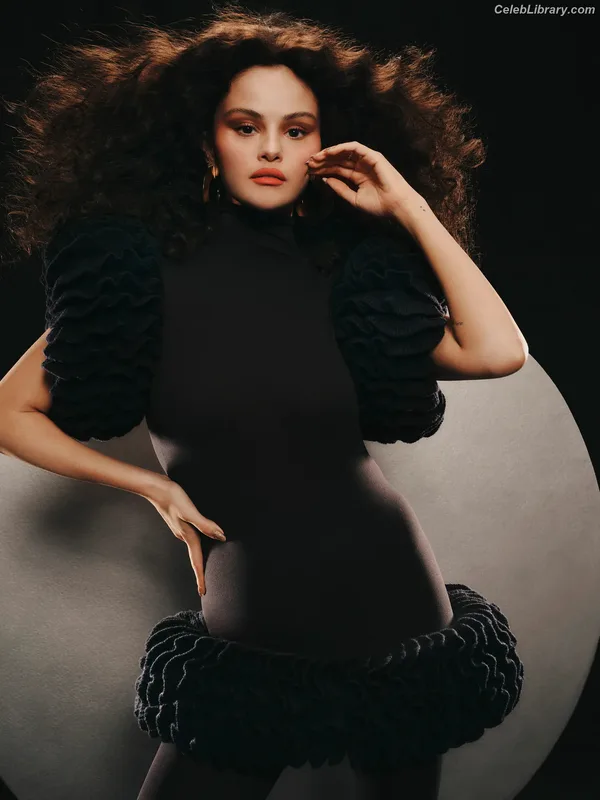 Selena Gomez photo 15 of 3523