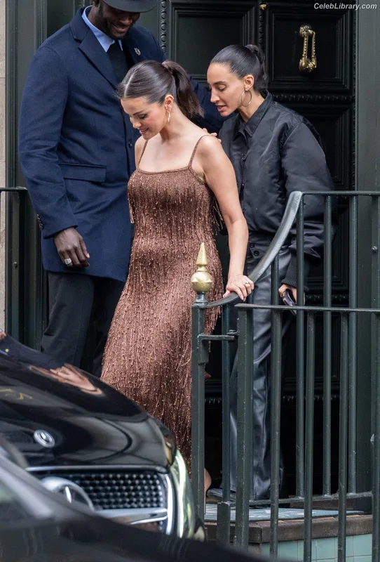 Selena Gomez photo 10 of 3523