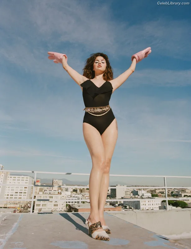 Selena Gomez photo 22 of 3523