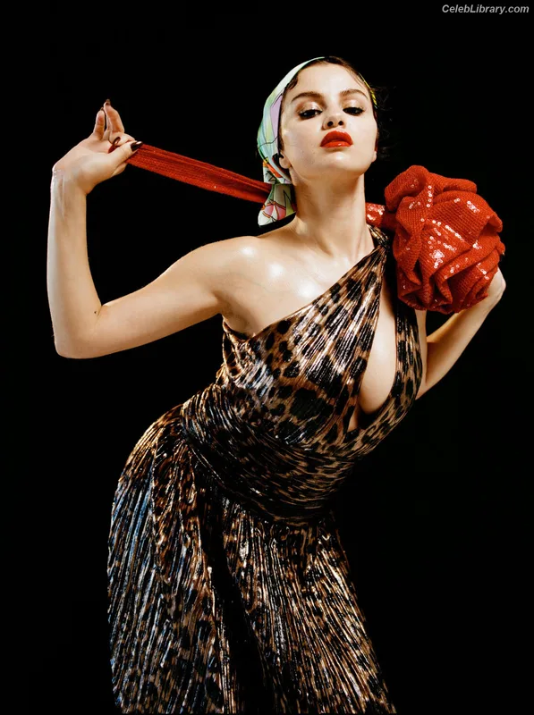 Selena Gomez photo 5 of 3523