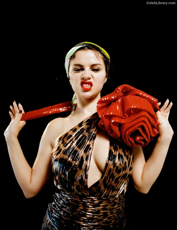Selena Gomez photo 7 of 3523
