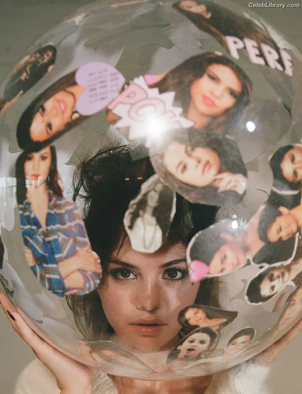 Selena Gomez photo 10 of 3523