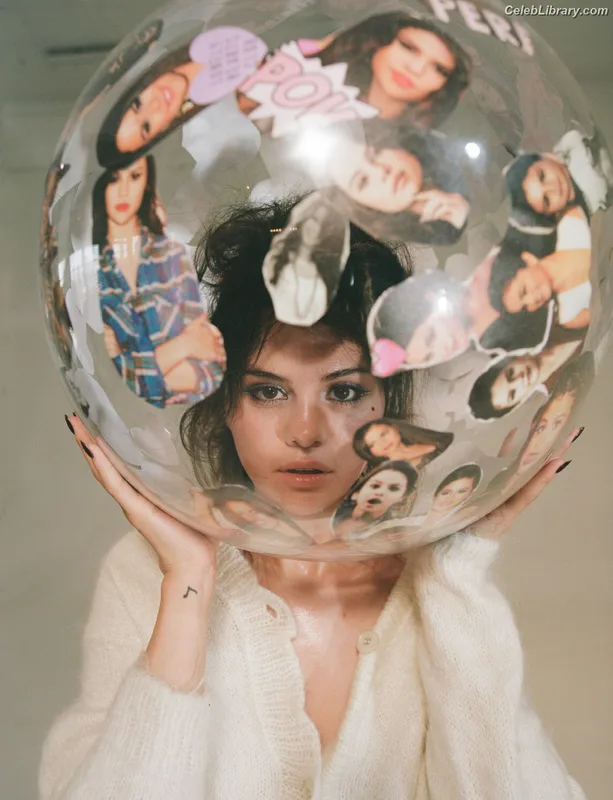 Selena Gomez photo 11 of 3523