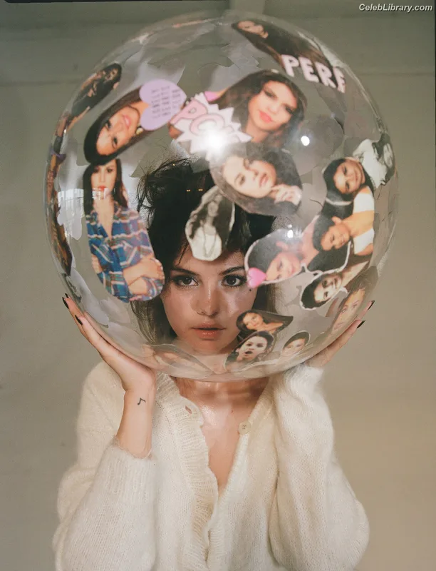 Selena Gomez photo 12 of 3523