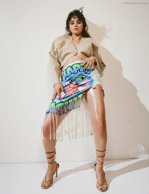 Selena Gomez photo 14 of 3523