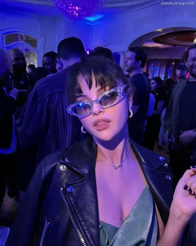 Selena Gomez photo 6 of 3523