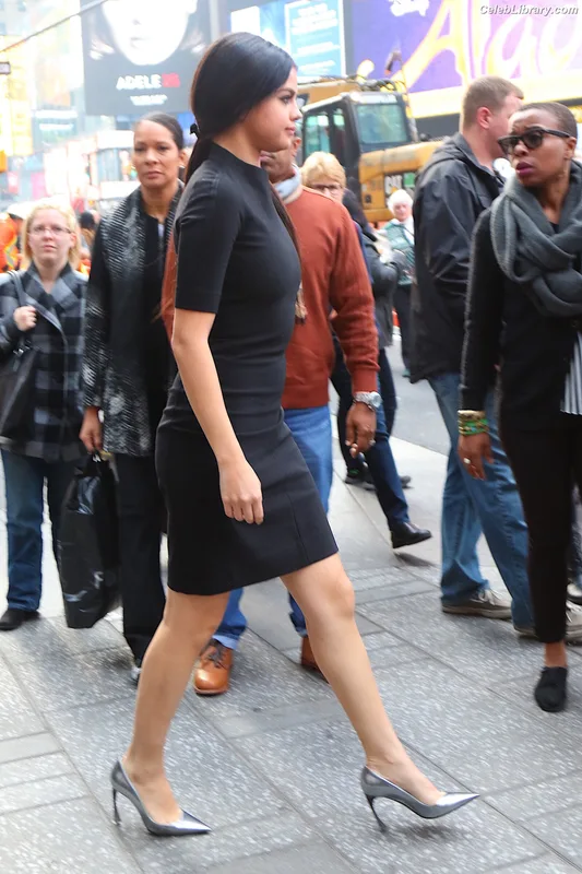 Selena Gomez photo 16 of 3523