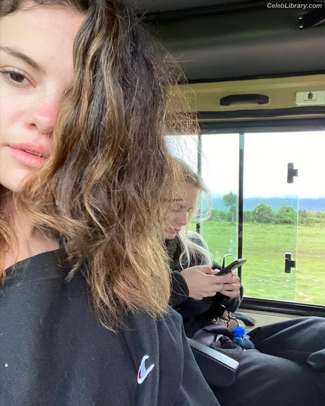 Selena Gomez photo 10 of 3523
