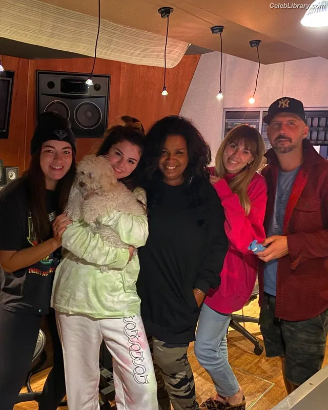 Selena Gomez photo 12 of 3523