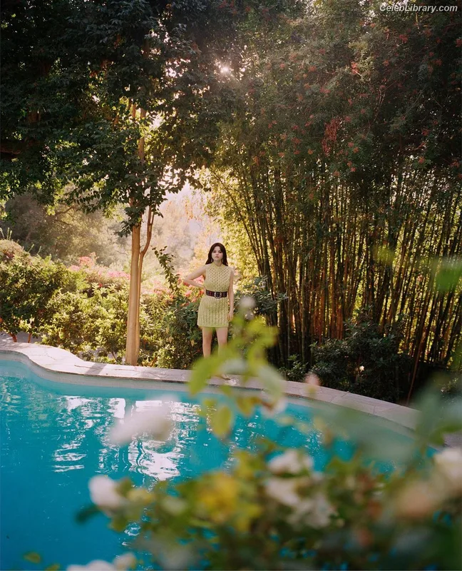 Selena Gomez photo 11 of 3523