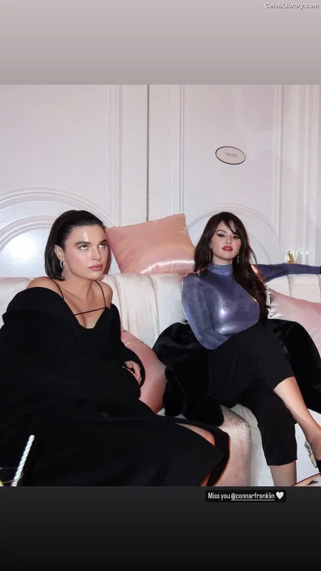 Selena Gomez photo 13 of 3523