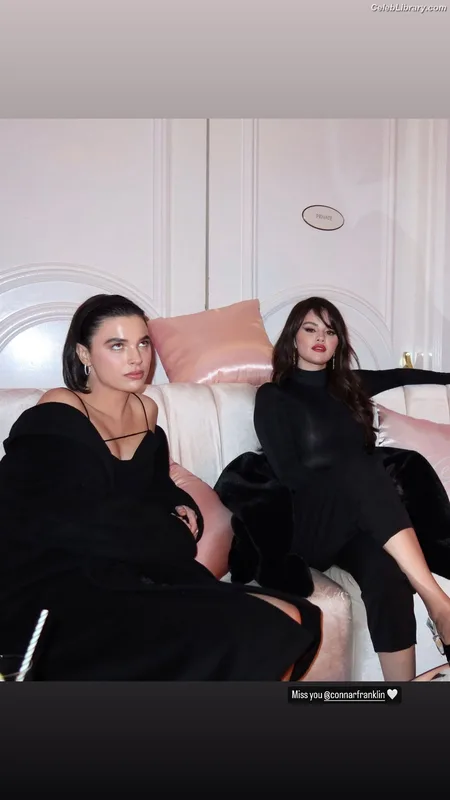 Selena Gomez photo 15 of 3523