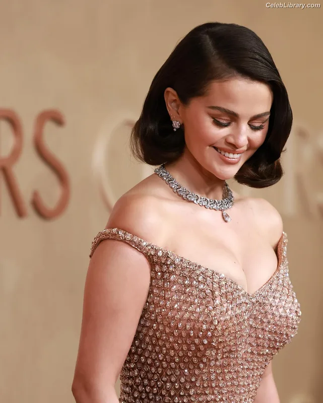 Selena Gomez photo 6 of 3523