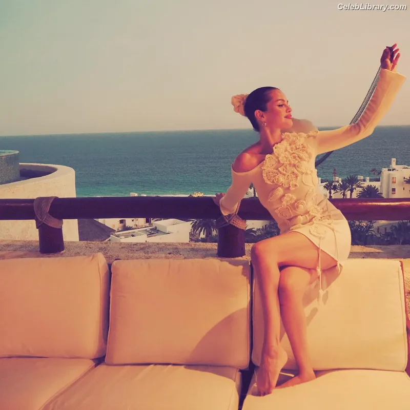 Selena Gomez photo 21 of 3523