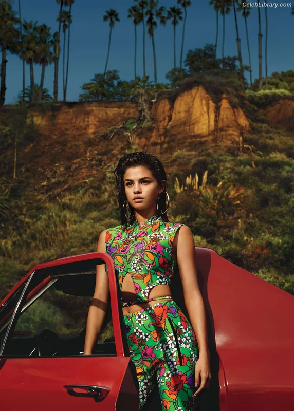 Selena Gomez photo 16 of 3523
