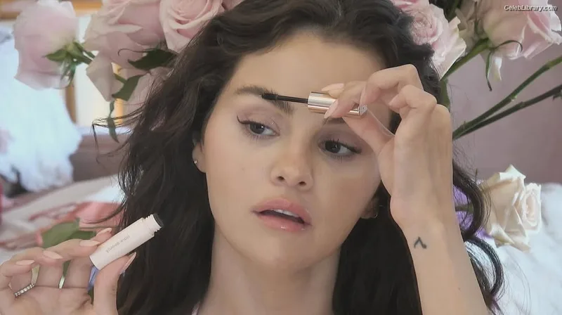 Selena Gomez photo 22 of 3523