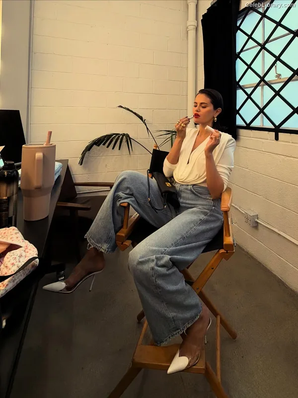 Selena Gomez photo 10 of 3523