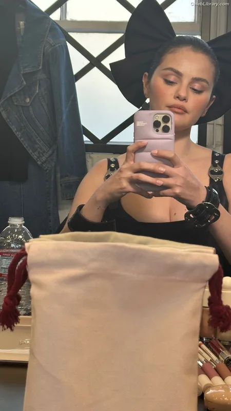 Selena Gomez photo 11 of 3523