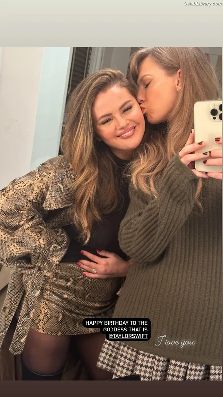 Selena Gomez photo 12 of 3523
