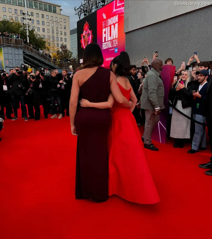 Selena Gomez photo 23 of 3523
