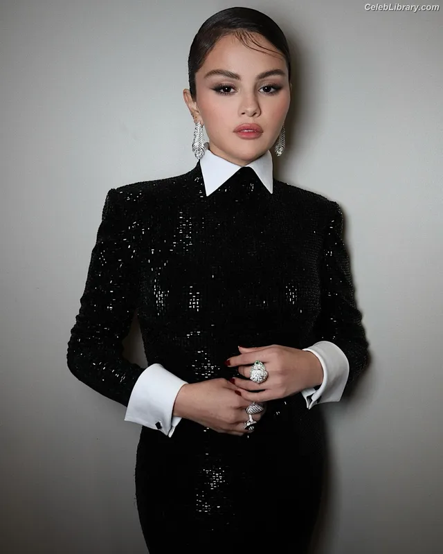 Selena Gomez photo 18 of 3523